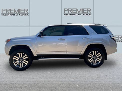 Used 2024 Toyota 4Runner SR5 AWD/4WD image 4