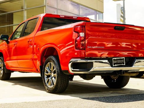 Used 2023 Chevrolet Silverado 1500 LT AWD/4WD image 10