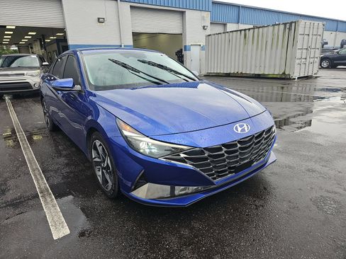 Used 2021 Hyundai Elantra Limited w/ Cargo Package FWD image 4