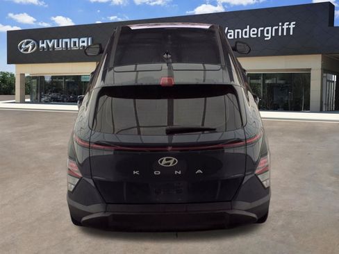 Used 2024 Hyundai Kona SE FWD image 4