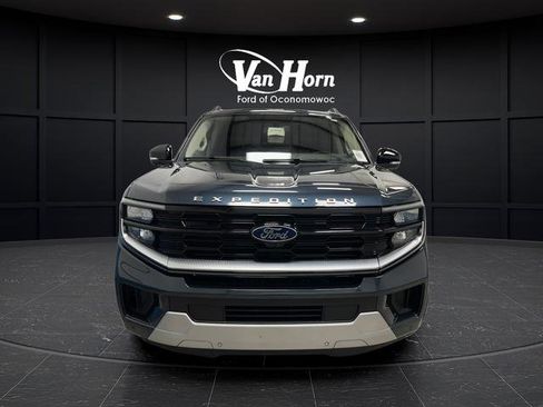 Used 2025 Ford Expedition Platinum image 8