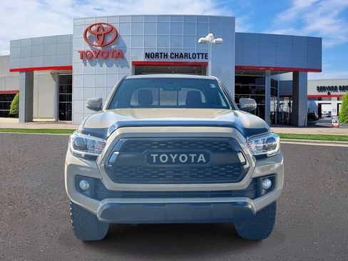 Used 2017 Toyota Tacoma TRD Off-Road AWD/4WD image 2