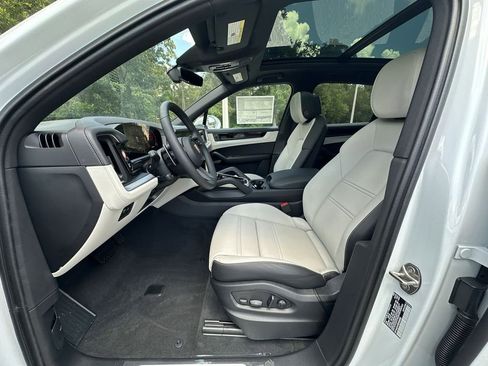 New 2025 Porsche Cayenne AWD/4WD image 7