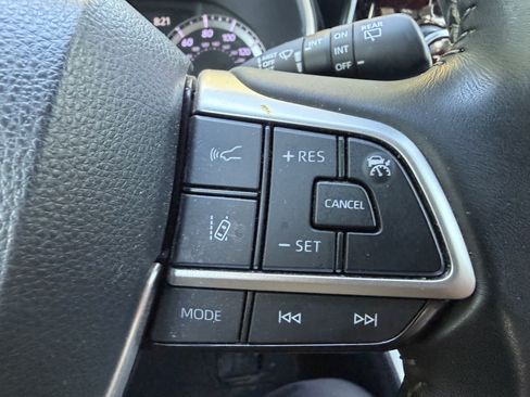 Used 2023 Toyota Highlander XSE FWD image 17