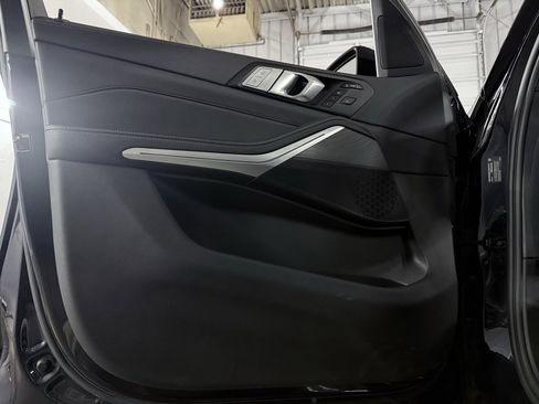 Used 2022 BMW X7 xDrive40i w/ M Sport Package image 21