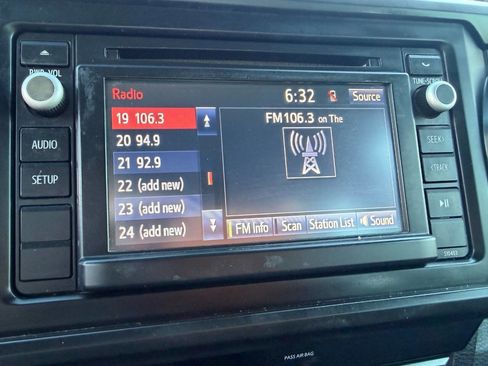 Used 2018 Toyota Tacoma SR image 14