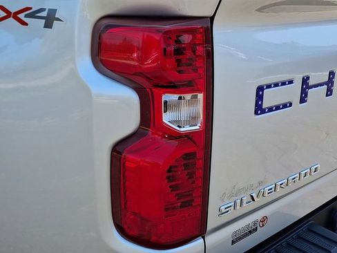 Used 2022 Chevrolet Silverado 2500 Custom w/ Custom Convenience Package AWD/4WD image 12