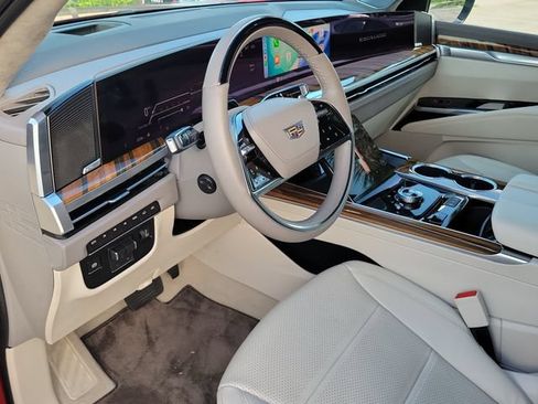 Used 2025 Cadillac Escalade ESV Sport Platinum AWD/4WD image 10