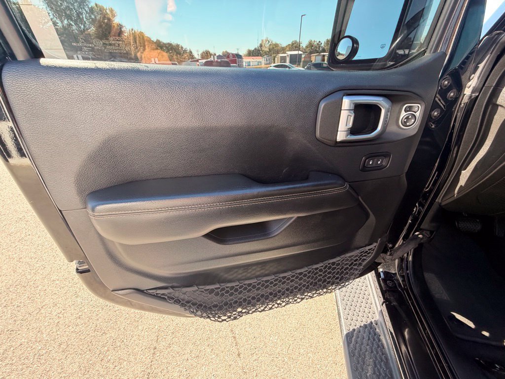 Used 2019 Jeep Wrangler Unlimited Sahara AWD/4WD image 20