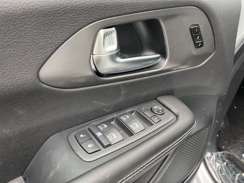 New 2026 Chrysler Pacifica Select image 22