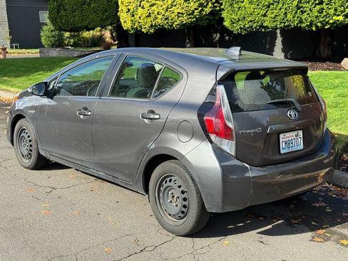 Used 2015 Toyota Prius C Three image 3
