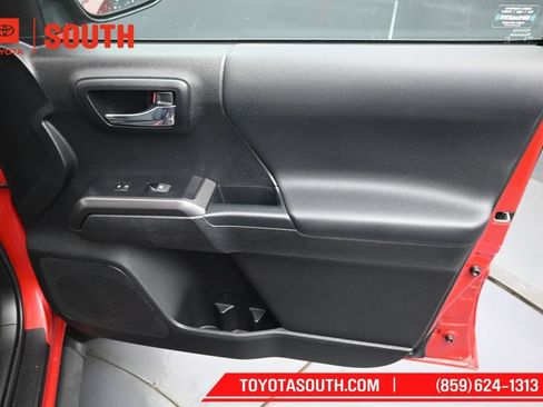 Used 2022 Toyota Tacoma TRD Sport AWD/4WD image 29