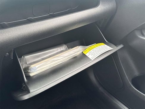 Certified 2022 Hyundai Venue SE image 30