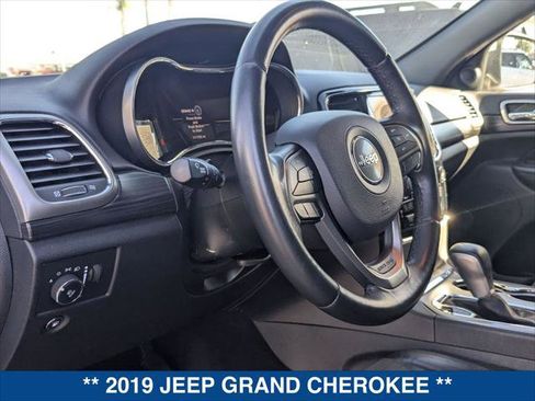 Used 2019 Jeep Grand Cherokee Laredo w/ Laredo X Package image 12