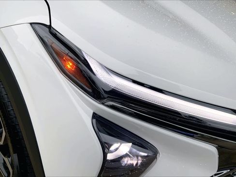 Used 2025 Chevrolet Trax RS w/ Driver Confidence Package FWD image 28