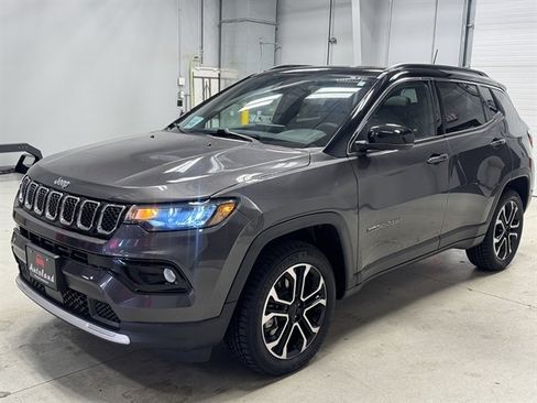 Used 2023 Jeep Compass Limited w/ Sun and Sound Group AWD/4WD image 3
