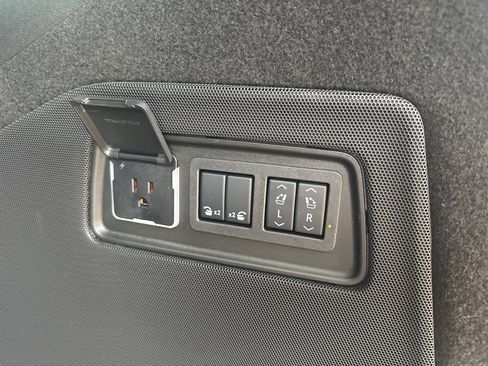 Used 2025 Cadillac Escalade ESV V w/ LPO, ONYX Package image 50