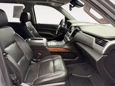 Used 2019 Chevrolet Suburban Premier image 15