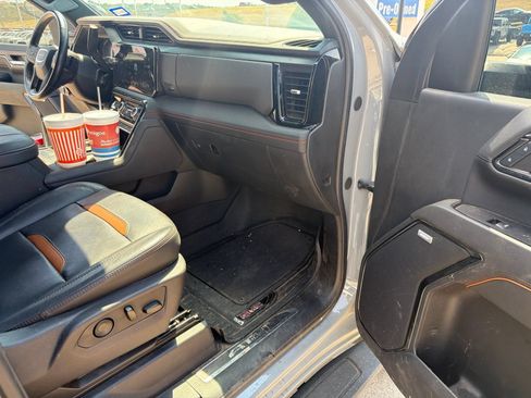 Used 2024 GMC Sierra 2500 AT4 w/ AT4 Premium Plus Package AWD/4WD image 18