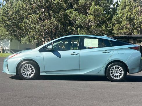 Used 2017 Toyota Prius Three image 8