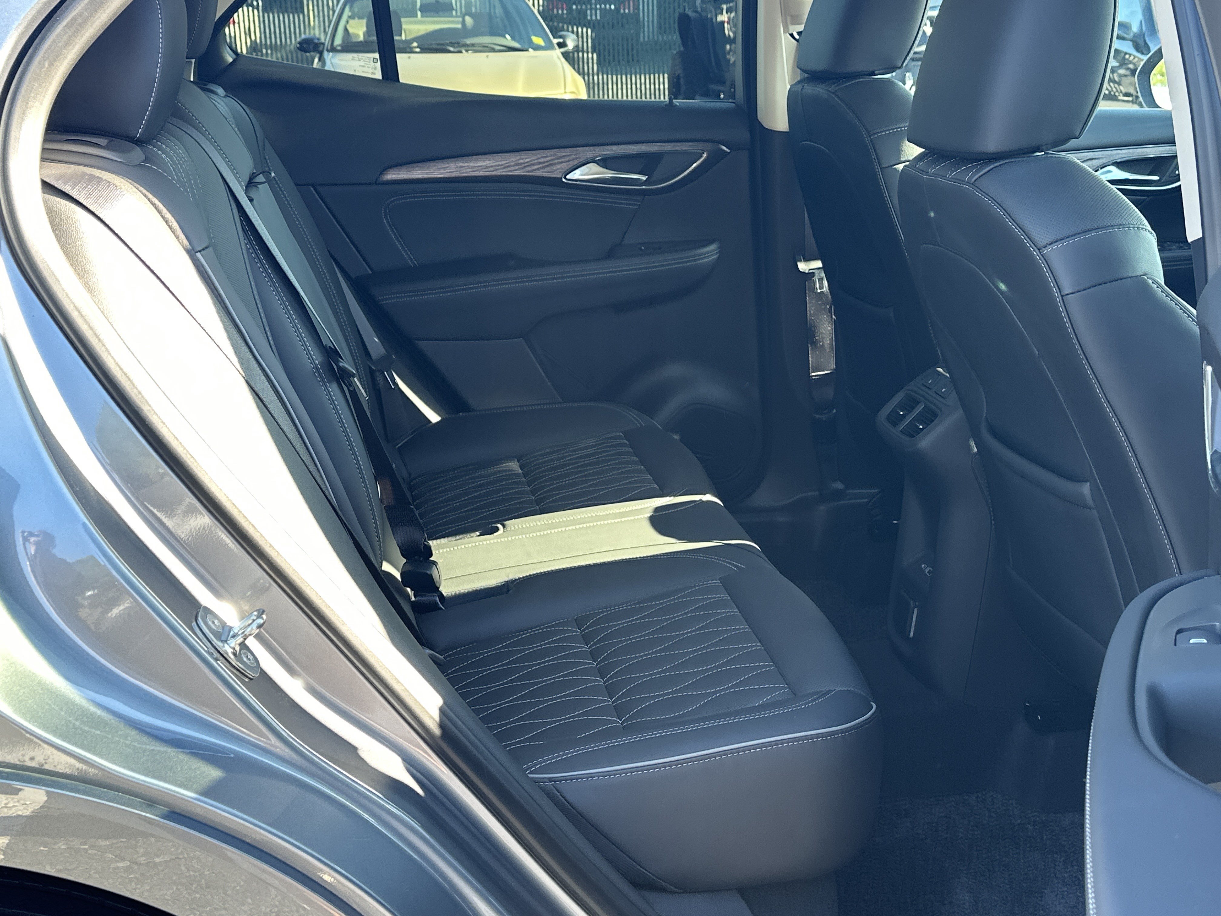 Used 2022 Buick Envision Avenir w/ Technology Package II FWD image 15