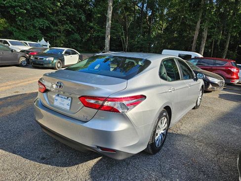 Used 2018 Toyota Camry LE image 8