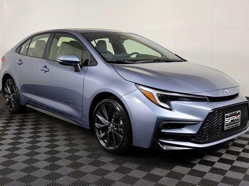 Used 2024 Toyota Corolla SE w/ SE Package FWD image 5