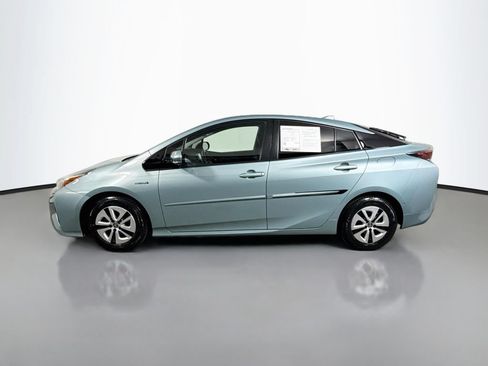 Used 2018 Toyota Prius Four FWD image 4