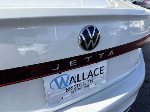 New 2026 Volkswagen Jetta SE FWD image 6