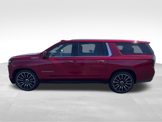 Certified 2025 Chevrolet Suburban High Country AWD/4WD image 3