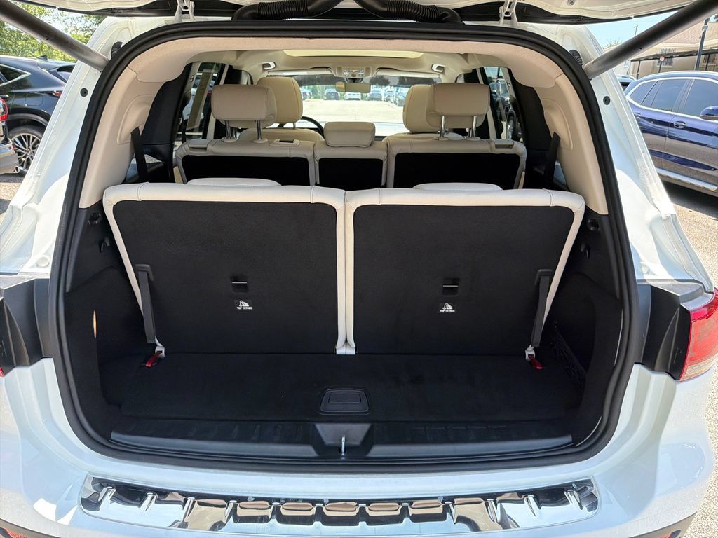 Used 2021 Mercedes-Benz GLB 250 w/ Premium Package image 18