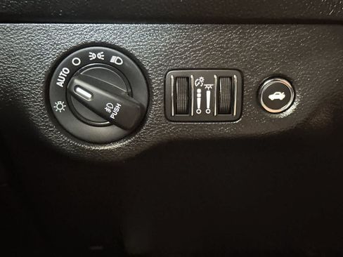 Used 2022 Dodge Challenger GT AWD/4WD image 32