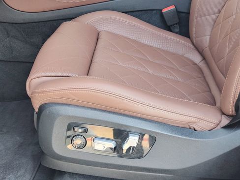 Used 2023 BMW X5 M50i w/ Climate Comfort Package image 24