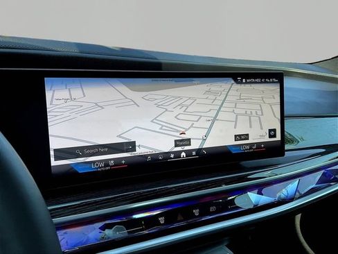 Used 2023 BMW 740i w/ Parking Assistance Package RWD image 16