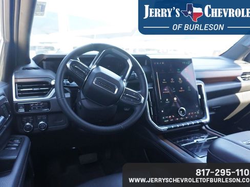 Used 2025 GMC Yukon Denali image 9
