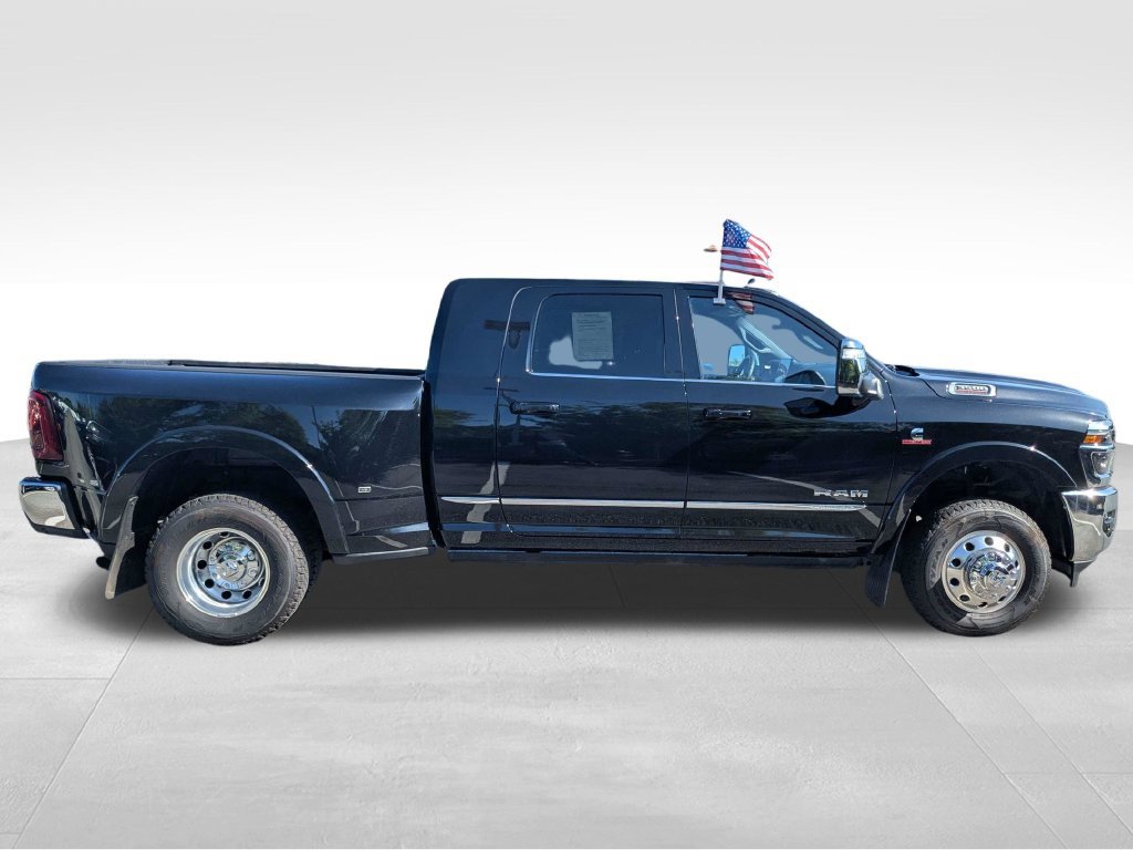 Used 2025 RAM 3500 Limited AWD/4WD image 3