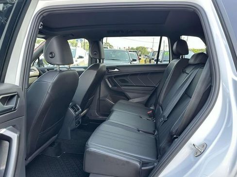 Used 2023 Volkswagen Tiguan SE R-Line image 7
