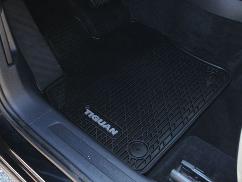 Used 2022 Volkswagen Tiguan SE image 23