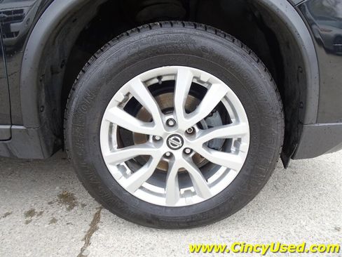 Used 2018 Nissan Rogue SV w/ Sun & Sound Touring Package AWD/4WD image 32