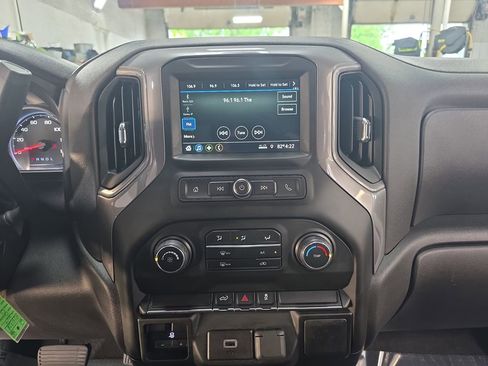 Used 2019 Chevrolet Silverado 1500 Custom w/ Custom Value Package AWD/4WD image 19