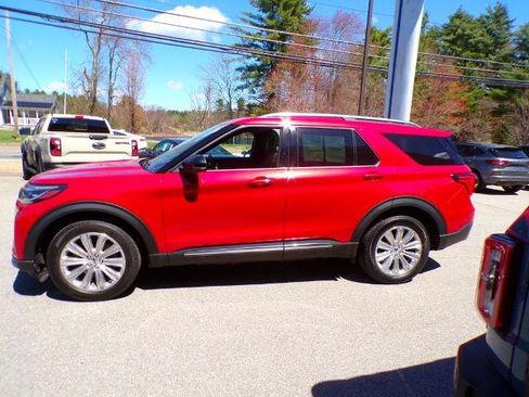 Certified 2025 Ford Explorer Platinum w/ LUX Leather Package AWD/4WD image 4