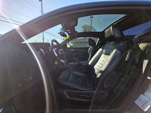 Used 2010 Ford Mustang GT image 10