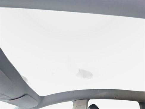 Used 2021 Tesla Model Y Long Range image 32