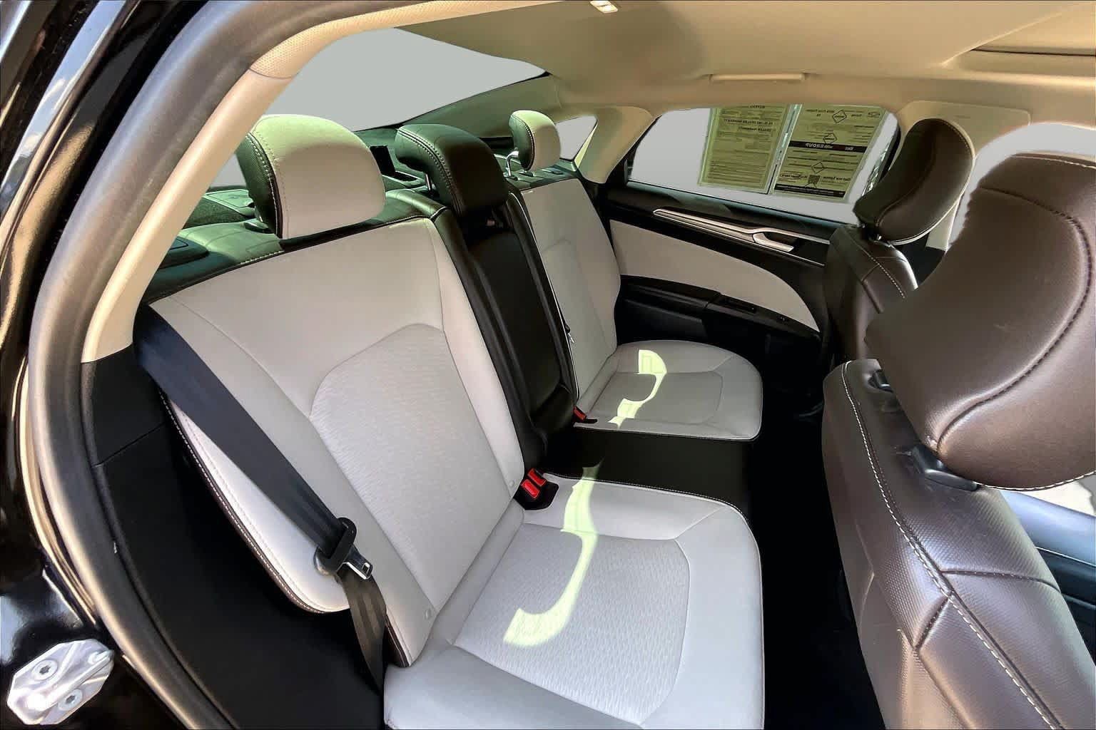 Used 2019 Ford Fusion SE w/ Equipment Group 151A FWD image 18