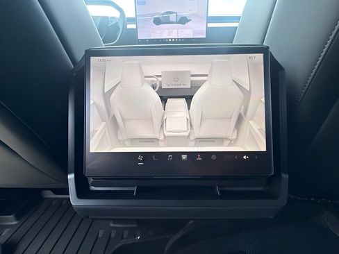Used 2024 Tesla Cybertruck AWD Crew Cab image 12