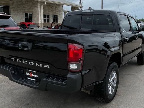 Used 2022 Toyota Tacoma SR5 RWD image 5
