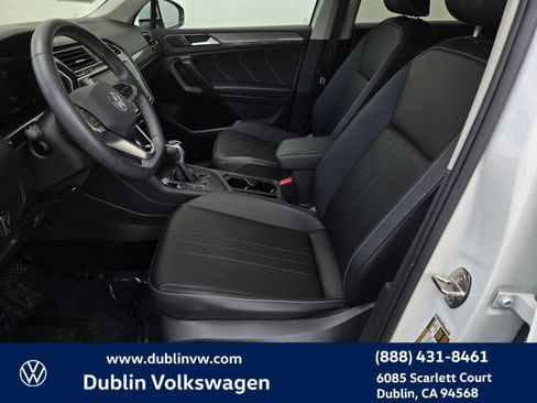 Certified 2023 Volkswagen Tiguan SE FWD image 17
