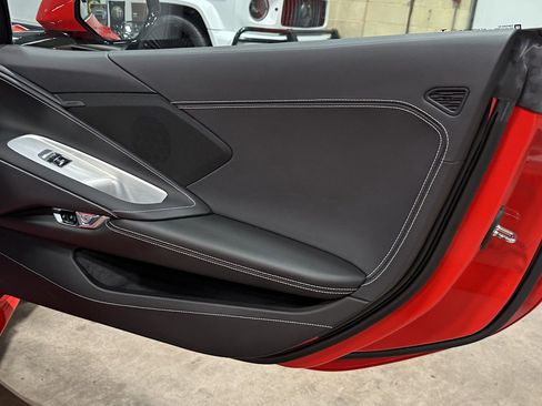 Used 2021 Chevrolet Corvette Stingray Coupe w/ Z51 Performance Package image 31