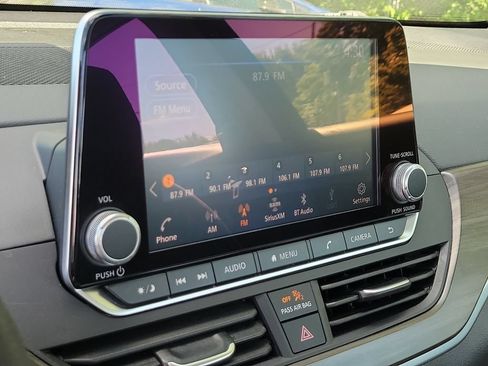 Used 2025 Nissan Altima 2.5 SV FWD image 29