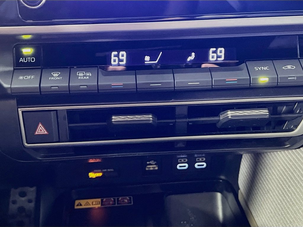 Used 2025 Toyota Camry SE FWD image 23